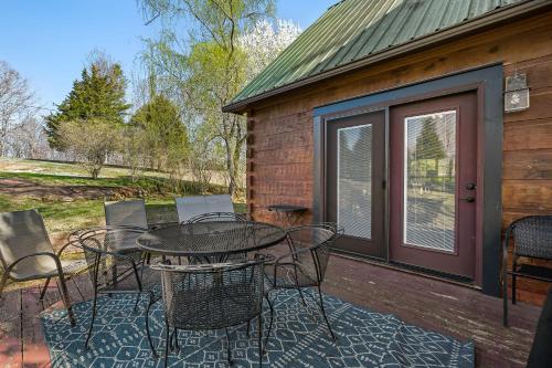 Deer Run - A Peaceful cabin hideaway in Livingston (TN)