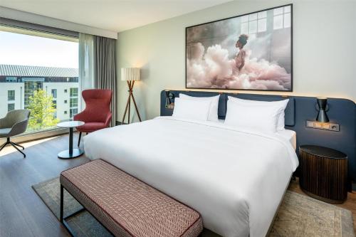 Radisson Blu Media Harbour Hotel, Dsseldorf - Tap to explore photos