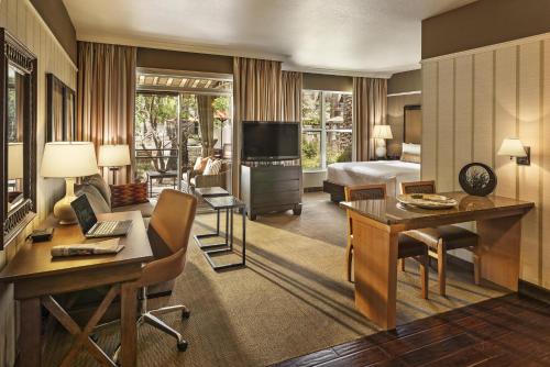 Studio King Suite with Cabana Patio