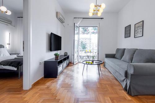 Stylish & Bright Flat Across Metro - 8' to Center, Atenas