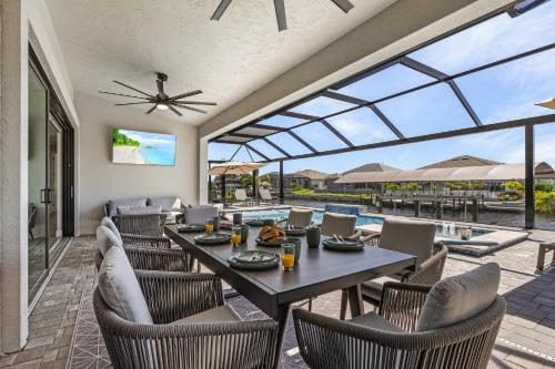 Exterior view, Villa Felicitas Luxe Pool, Jacuzzi Canal Access in Matlacha (FL)