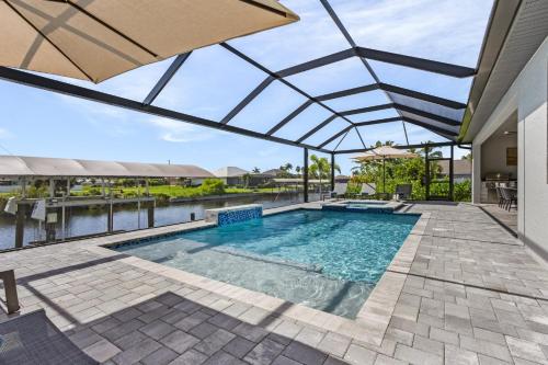 Exterior view, Villa Felicitas Luxe Pool, Jacuzzi Canal Access in Matlacha (FL)