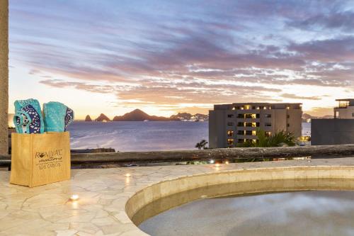 Stunning 2 BR with Ocean Views & Jacuzzi by the Beach