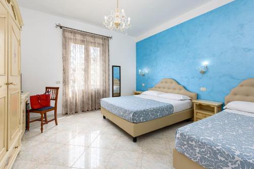 Triple Room with Balcony image 6