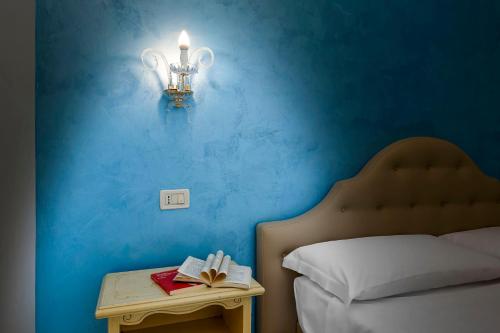 Triple Room with Balcony image 2