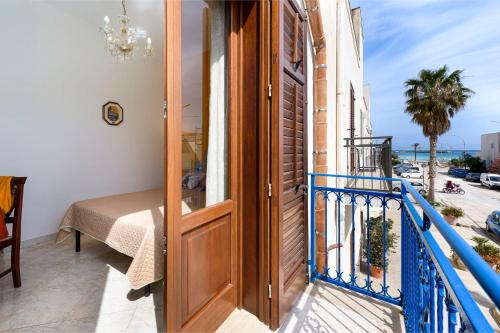 Double Room with Balcony image 3