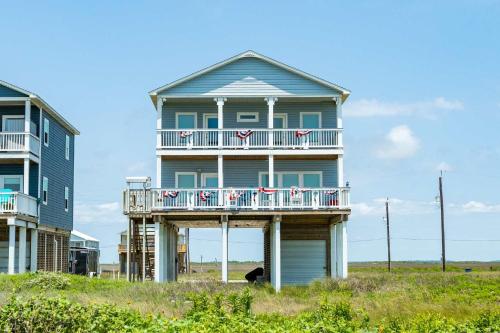 Nana & Pops Beachfront Home - Family Friendly