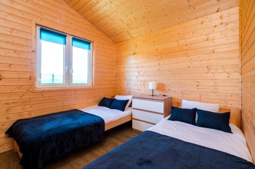2 bedrooms, 4 beds
