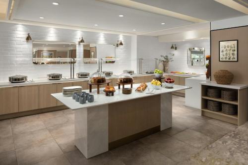 Restaurant, Sheraton Universal Hotel near Universal CityWalk Hollywood