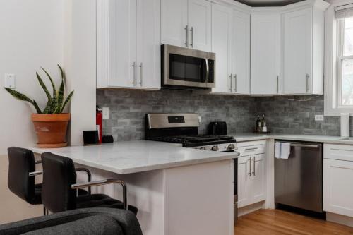 Facilities, East Village 2BR Modern Apartment H1 in Wicker Park