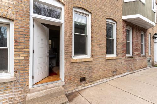 Exterior view, East Village 2BR Modern Apartment H1 in Wicker Park