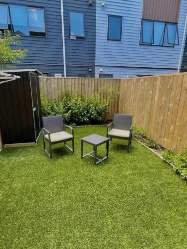 Delightful 1 Bed 1 Bath Suite in افونديل