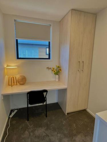 Delightful 1 Bed 1 Bath Suite in افونديل