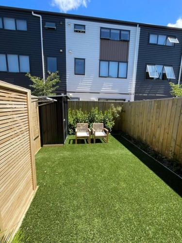 Well-furnished Auckland Stunner in افونديل