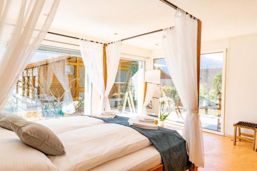 Chalet Swiss Dream - Luxury Lakeview Chalet with AC near Interlaken in Niederried