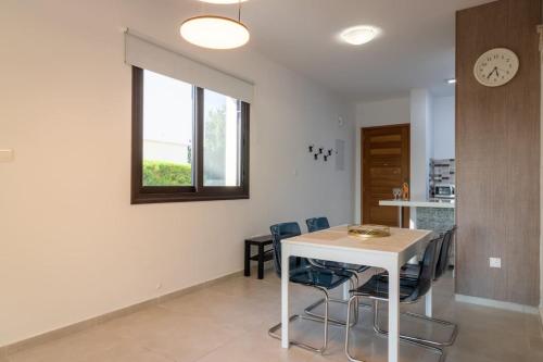 Townhouse Lotus - Modern 2-BR Retreat near the Beach, Pegeia (fotografie 9)