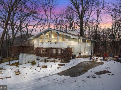 The Nest, 4BR Treetop Cabin, Fairfield