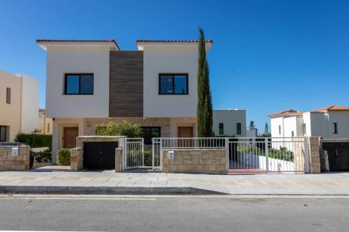Townhouse Anita - Modern 2-BR Coastal Retreat near the Beach, Pegeia (fotografie 2)