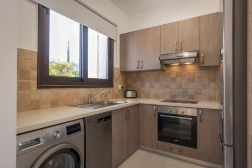 Townhouse Flower - 2BR Coastal Retreat near Coralia Beach, Pegeia (fotografie 9)