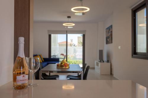 Townhouse Flower - 2BR Coastal Retreat near Coralia Beach, Pegeia (fotografie 10)