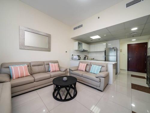 Spacious 3 Bed Marina Haven with Waterfront Views, Dubai (photo 5)