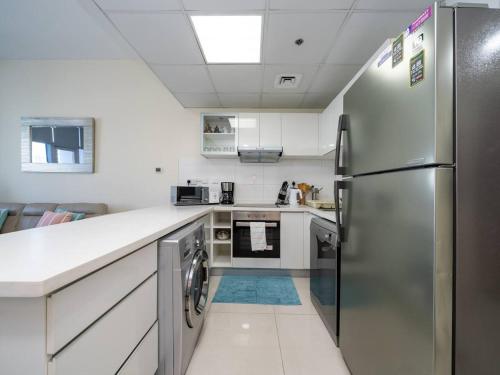 Spacious 3 Bed Marina Haven with Waterfront Views, Dubai (photo 9)