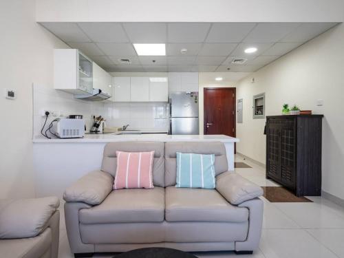 Spacious 3 Bed Marina Haven with Waterfront Views, Dubai (photo 6)