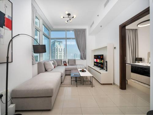 Elegant 1-Bedroom Retreat with Marina Views, Dubai