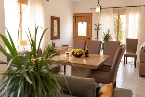 Villa Coralia - Coastal Comfort near Beach & Restaurants, Peyia (Foto 9)