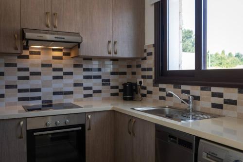 Townhouse Chamomile - 2BR Coastal Retreat near Coralia Beach, Pegeia (fotografie 9)
