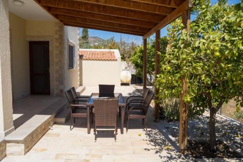 Villa Julia II - Luxury Retreat with Sea & Mountain Views, Peyia (Foto 8)
