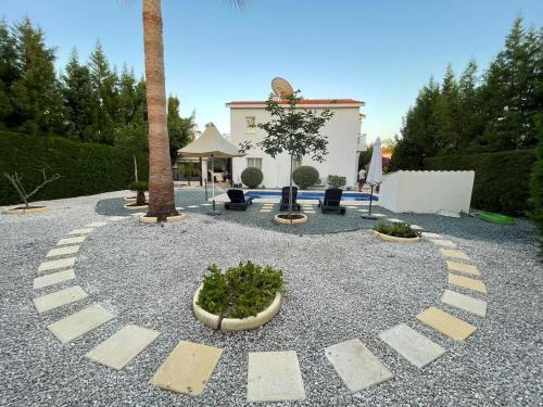 Villa Love - 3BR Romantic Retreat near Coral Bay Beach, Pegeia (fotografie 2)