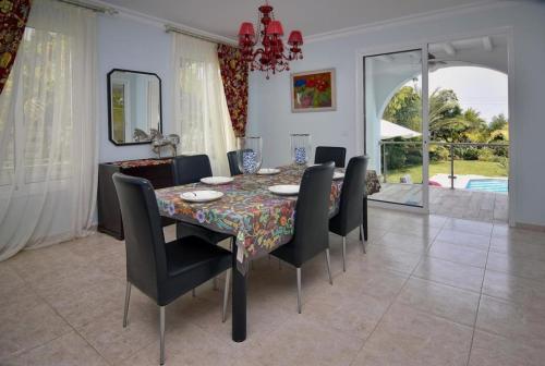 المرافق, Villa Medea - 3-BR Private Retreat with Pool & Terrace in Neokhorio