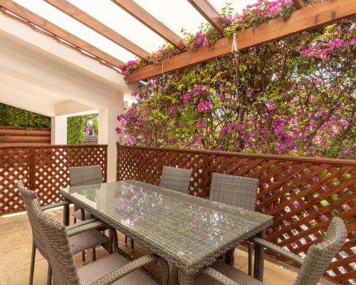 Villa Love - 3BR Romantic Retreat near Coral Bay Beach, Pegeia (fotografie 10)