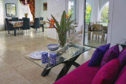 المرافق, Villa Medea - 3-BR Private Retreat with Pool & Terrace in Neokhorio