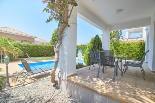 Villa Tatiana - 3BR Coastal Serenity with Private Pool, Peyia (Foto 3)