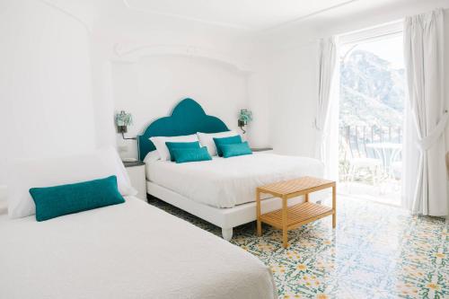 Superior Triple Room with Sea View image 7
