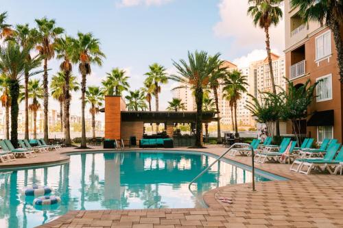 The Point Hotel & Suites