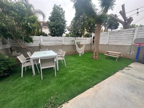 Stunning private house with yard in 마즈크레트 베티아
