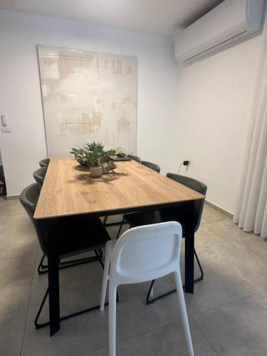 Stunning private house with yard in 마즈크레트 베티아
