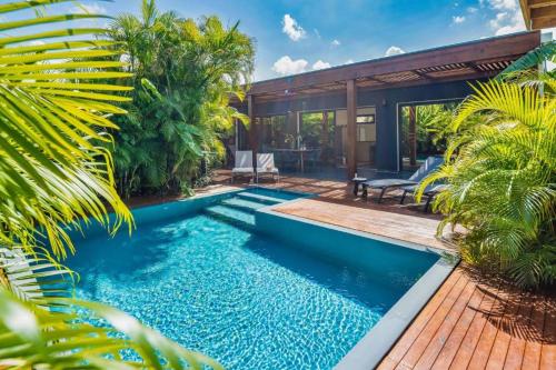Villa Rishna 4 etoiles Luxe avec Piscine privee – khách sạn tại Le Moule