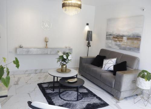 Entrance, Valasiuk sede Grama near La Vanguardia Airport