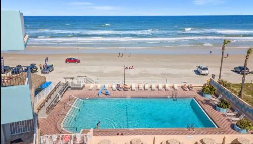 Beach Condo with Pool & Tiki Bar! - 수영장