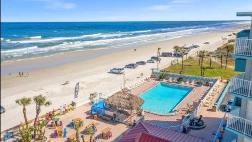 Beach Condo with Pool & Tiki Bar! - 수영장