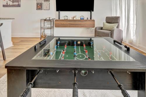 Sunset on the Bay Designer Condo with Private Balcony and Hotel Heated Pool in Tampa, USA