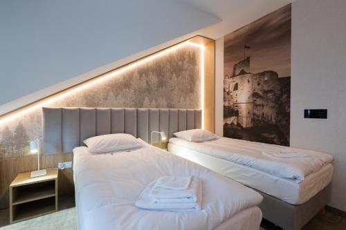 2 twin beds, 1 sofa bed