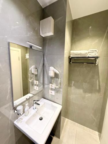 Hotel Dionis Rooms - image 2