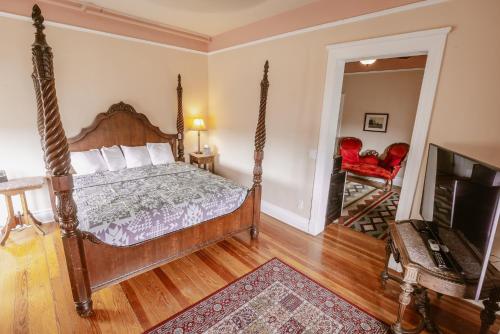 Castaneda Hotel - image 5