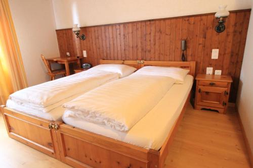 2 twin beds