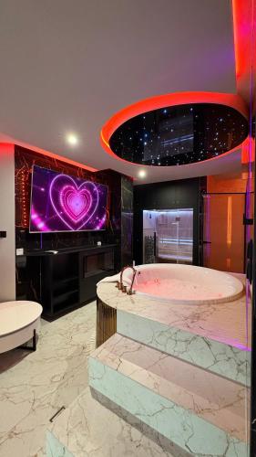 Jacuzzi Glass-House Wislane Tarasy with Sauna and Parking, Kraków